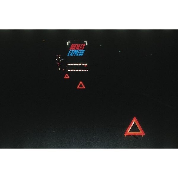 Emergency Warning Triangle Kit, 3-Piece, Storage Box - Picture 2 of 3